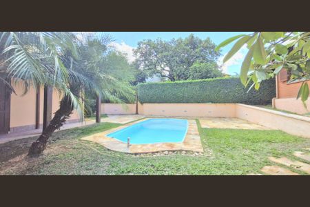 Casa de condomínio à venda com 800m², 5 quartos e 3 vagas Casa de condomínio à venda com 800m², 5 quartos e 3 vagasPiscina