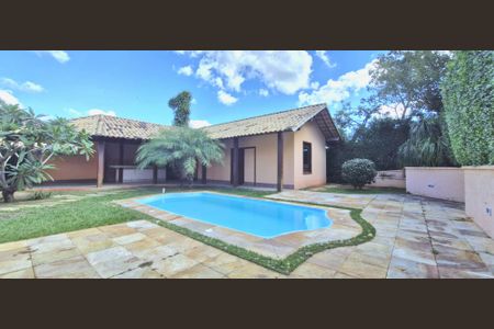 Casa de condomínio à venda com 800m², 5 quartos e 3 vagas Casa de condomínio à venda com 800m², 5 quartos e 3 vagasPiscina