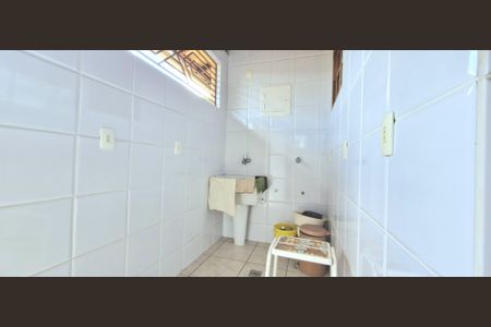 Casa de condomínio à venda com 800m², 5 quartos e 3 vagas Casa de condomínio à venda com 800m², 5 quartos e 3 vagasÁrea de Serviço