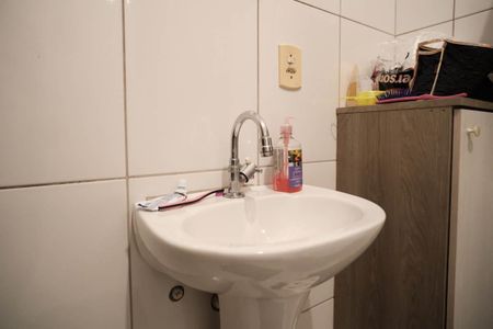 Casa à venda com 170m², 3 quartos e 2 vagasBanheiro 2 