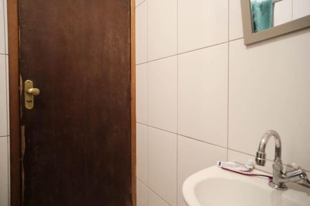 Casa à venda com 170m², 3 quartos e 2 vagasBanheiro 2 