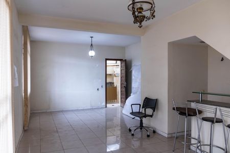 Casa à venda com 173m², 5 quartos e 4 vagas Casa à venda com 173m², 5 quartos e 4 vagasSala 1