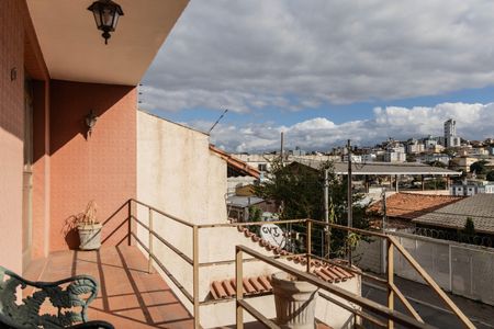 Casa à venda com 173m², 5 quartos e 4 vagas Casa à venda com 173m², 5 quartos e 4 vagasÁrea comum