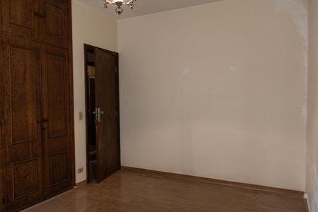 Casa à venda com 173m², 5 quartos e 4 vagas Casa à venda com 173m², 5 quartos e 4 vagasQuarto 3