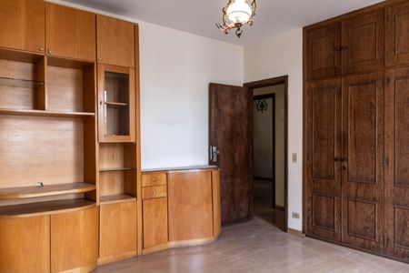 Casa à venda com 173m², 5 quartos e 4 vagas Casa à venda com 173m², 5 quartos e 4 vagasQuarto 2