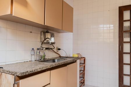 Casa à venda com 173m², 5 quartos e 4 vagas Casa à venda com 173m², 5 quartos e 4 vagasCozinha