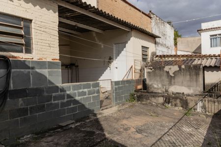 Casa à venda com 173m², 5 quartos e 4 vagas Casa à venda com 173m², 5 quartos e 4 vagasQuintal