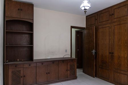 Casa à venda com 173m², 5 quartos e 4 vagas Casa à venda com 173m², 5 quartos e 4 vagasSuíte