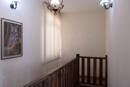 Casa à venda com 173m², 5 quartos e 4 vagas Casa à venda com 173m², 5 quartos e 4 vagasEscada