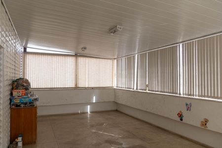 Casa à venda com 173m², 5 quartos e 4 vagas Casa à venda com 173m², 5 quartos e 4 vagasSala 2