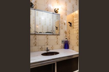 Casa à venda com 173m², 5 quartos e 4 vagas Casa à venda com 173m², 5 quartos e 4 vagasBanheiro 2