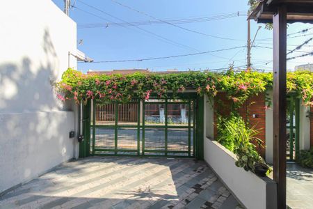Casa à venda com 245m², 4 quartos e 4 vagas Casa à venda com 245m², 4 quartos e 4 vagasGaragem
