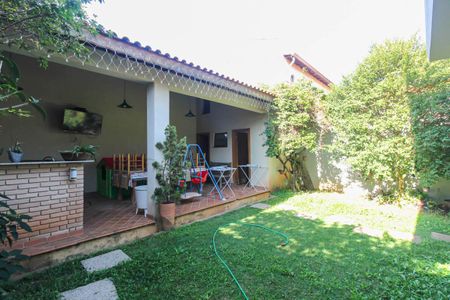 Casa à venda com 245m², 4 quartos e 4 vagas Casa à venda com 245m², 4 quartos e 4 vagasChurrasqueira