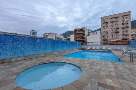 Apartamento à venda com 100m², 3 quartos e 2 vagas Apartamento à venda com 100m², 3 quartos e 2 vagasPiscina