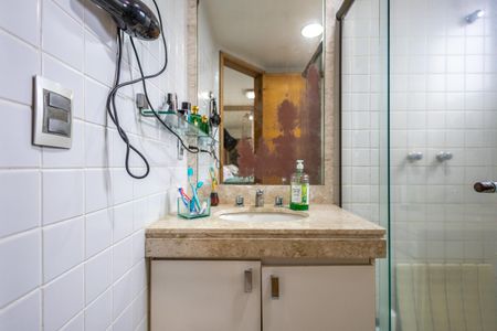 Apartamento à venda com 100m², 3 quartos e 2 vagas Apartamento à venda com 100m², 3 quartos e 2 vagasBanheiro Suite