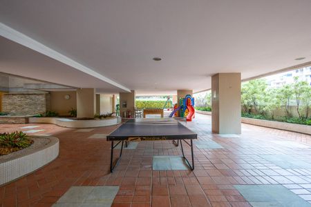 Apartamento à venda com 100m², 3 quartos e 2 vagas Apartamento à venda com 100m², 3 quartos e 2 vagasPlayground