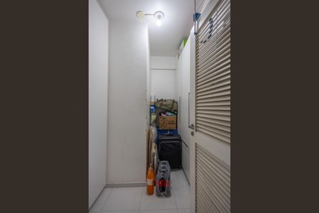 Apartamento à venda com 100m², 3 quartos e 2 vagas Apartamento à venda com 100m², 3 quartos e 2 vagasQuarto de Serviço