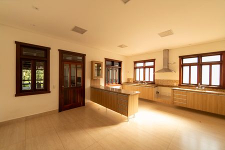 Casa de condomínio para alugar com 750m², 6 quartos e 4 vagasCozinha