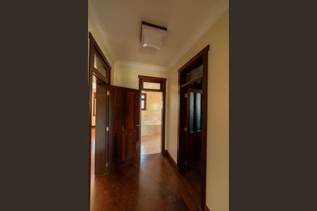 Casa de condomínio para alugar com 750m², 6 quartos e 4 vagasCorredor