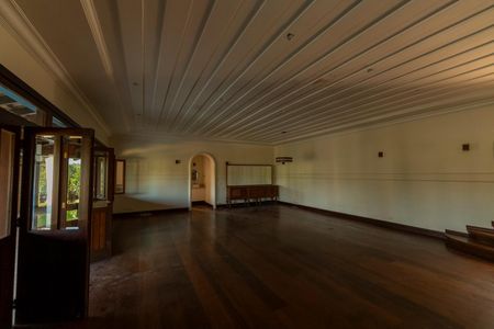 Casa de condomínio para alugar com 750m², 6 quartos e 4 vagasSala