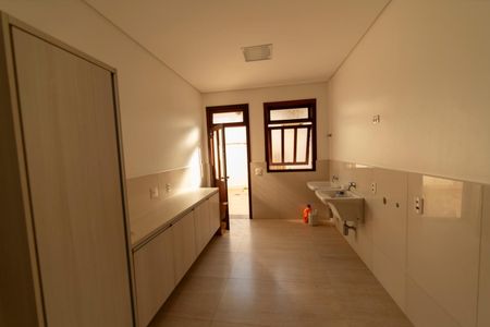 Casa de condomínio para alugar com 750m², 6 quartos e 4 vagasCozinha