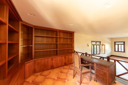 Casa de condomínio para alugar com 750m², 6 quartos e 4 vagasEscritório