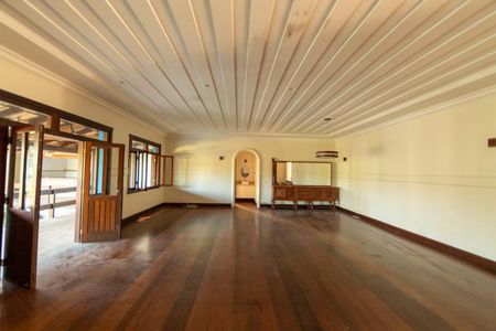 Casa de condomínio para alugar com 750m², 6 quartos e 4 vagasSala