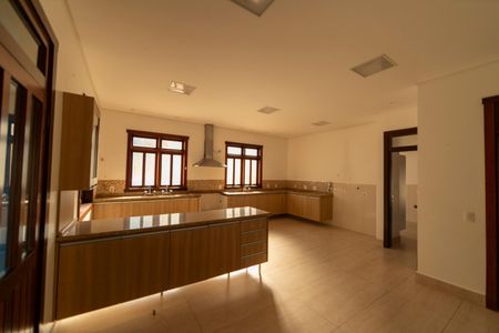 Casa de condomínio para alugar com 750m², 6 quartos e 4 vagasCozinha