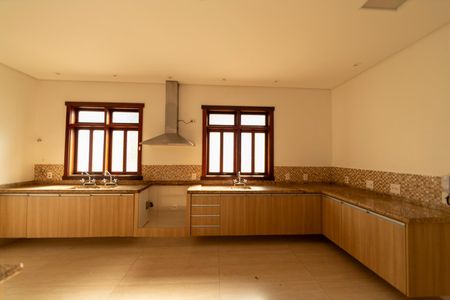 Casa de condomínio para alugar com 750m², 6 quartos e 4 vagasCozinha