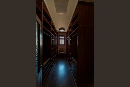 Casa de condomínio para alugar com 750m², 6 quartos e 4 vagasCorredor