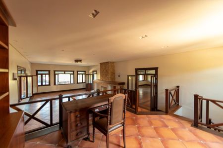 Casa de condomínio para alugar com 750m², 6 quartos e 4 vagasEscritório