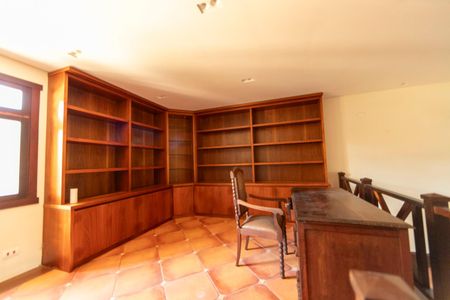 Casa de condomínio para alugar com 750m², 6 quartos e 4 vagasEscritório