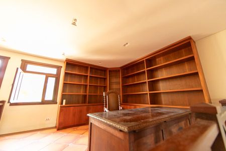 Casa de condomínio para alugar com 750m², 6 quartos e 4 vagasEscritório