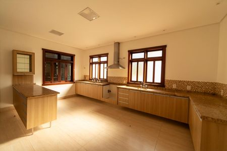 Casa de condomínio para alugar com 750m², 6 quartos e 4 vagasCozinha