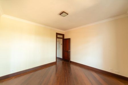 Casa de condomínio para alugar com 750m², 6 quartos e 4 vagasSuíte 3