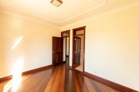 Casa de condomínio para alugar com 750m², 6 quartos e 4 vagasSuíte 4