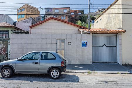 Casa à venda com 130m², 2 quartos e 3 vagas Casa à venda com 130m², 2 quartos e 3 vagasFachada