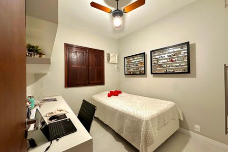 Casa de condomínio à venda com 297m², 4 quartos e 1 vaga Casa de condomínio à venda com 297m², 4 quartos e 1 vagaQuarto 2