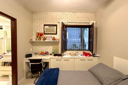 Casa de condomínio à venda com 297m², 4 quartos e 1 vaga Casa de condomínio à venda com 297m², 4 quartos e 1 vagaSuíte 2