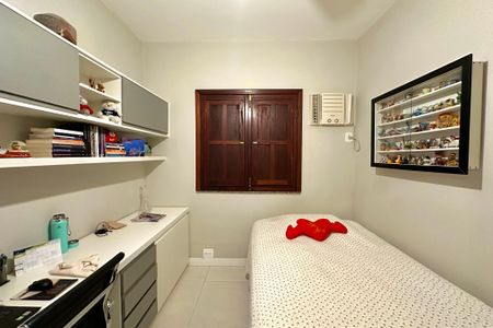 Casa de condomínio à venda com 297m², 4 quartos e 1 vaga Casa de condomínio à venda com 297m², 4 quartos e 1 vagaQuarto 2