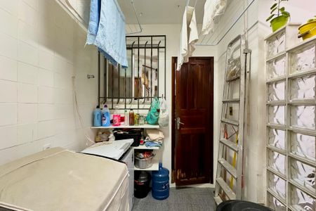 Casa de condomínio à venda com 297m², 4 quartos e 1 vaga Casa de condomínio à venda com 297m², 4 quartos e 1 vagaÁrea de Serviço
