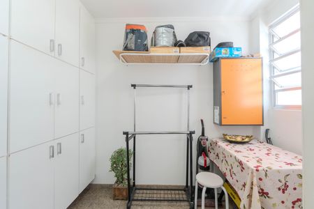 Apartamento à venda com 186m², 3 quartos e 2 vagas Apartamento à venda com 186m², 3 quartos e 2 vagasQuarto de Serviço