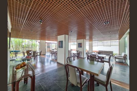 Apartamento à venda com 107m², 3 quartos e 2 vagas Apartamento à venda com 107m², 3 quartos e 2 vagasÁrea Comum - Salão de Festas