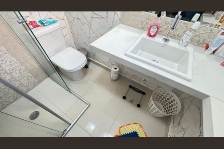 Apartamento à venda com 107m², 3 quartos e 2 vagas Apartamento à venda com 107m², 3 quartos e 2 vagasBanheiro da Suíte