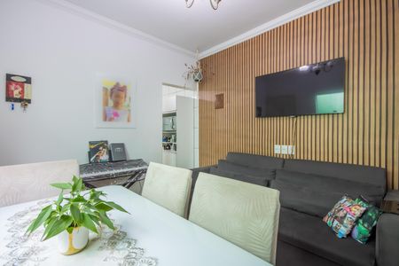 Casa à venda com 125m², 2 quartos e 2 vagas Casa à venda com 125m², 2 quartos e 2 vagasSala