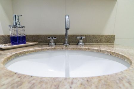 Apartamento à venda com 80m², 2 quartos e 1 vaga Apartamento à venda com 80m², 2 quartos e 1 vagaBanheiro Social