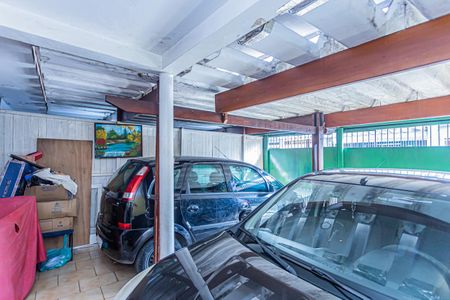 Casa à venda com 240m², 4 quartos e 3 vagas Casa à venda com 240m², 4 quartos e 3 vagasGaragem