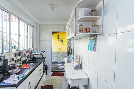 Casa à venda com 240m², 4 quartos e 3 vagas Casa à venda com 240m², 4 quartos e 3 vagasCozinha