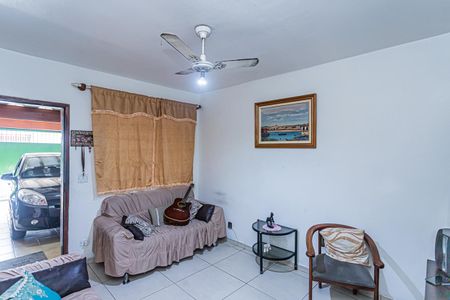 Casa à venda com 240m², 4 quartos e 3 vagas Casa à venda com 240m², 4 quartos e 3 vagasSala