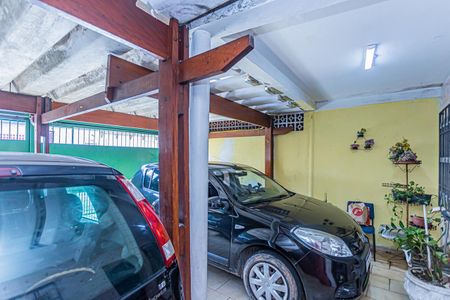 Casa à venda com 240m², 4 quartos e 3 vagas Casa à venda com 240m², 4 quartos e 3 vagasGaragem